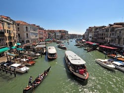 Water Buses from the Rialto Bridge